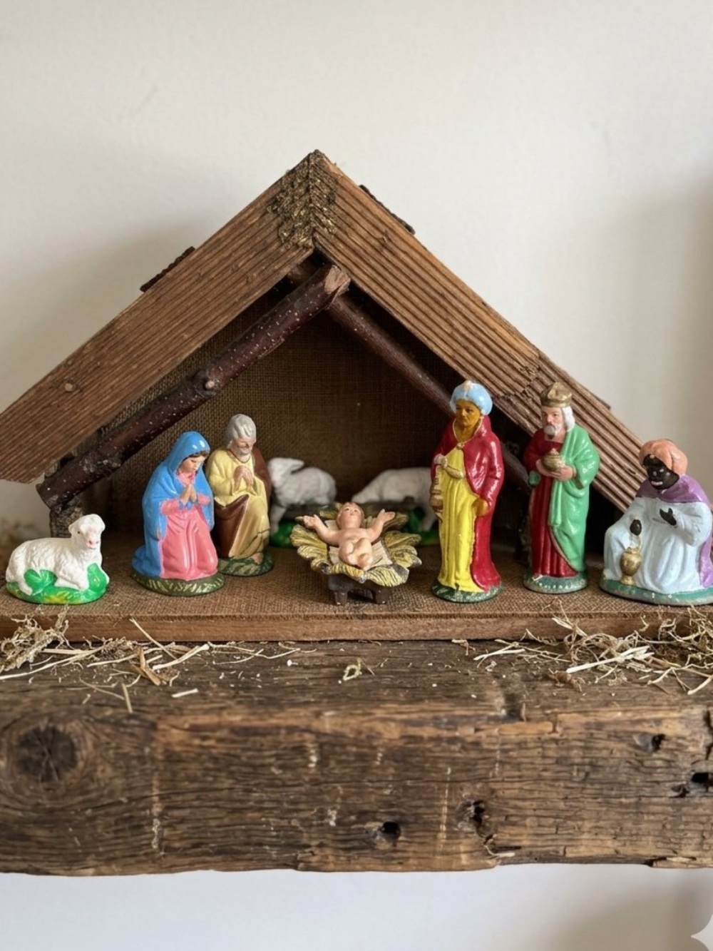 Vintage Nativity Set
Jesus from Italy. Others fri. Germany!